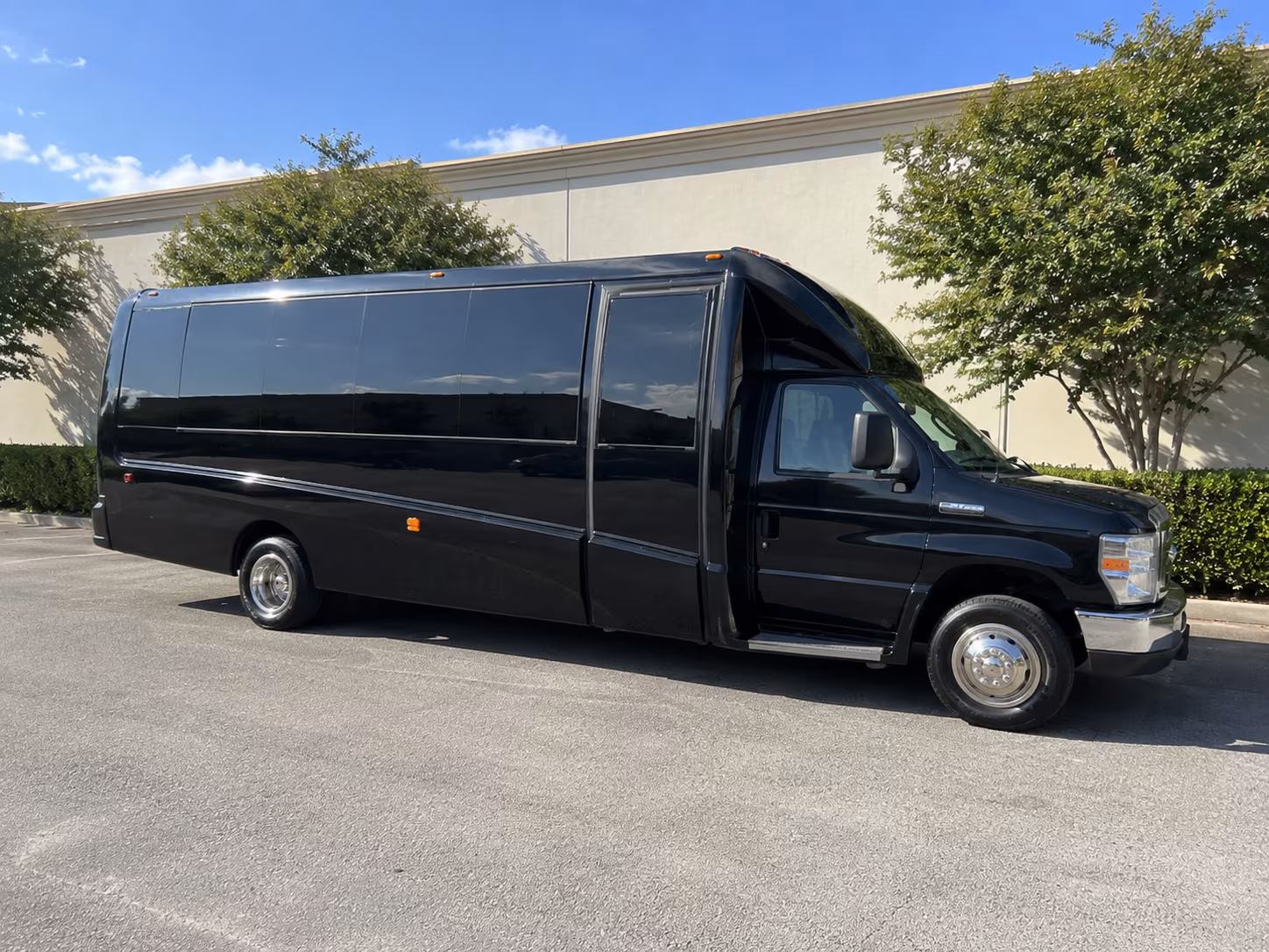 Miami Winery Tour & Pub Crawl Transportation party bus exterior