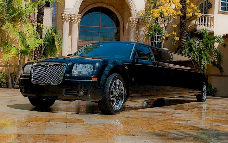Miami Black Chrysler Limo