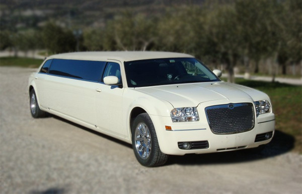 Miami White Chrysler Limo